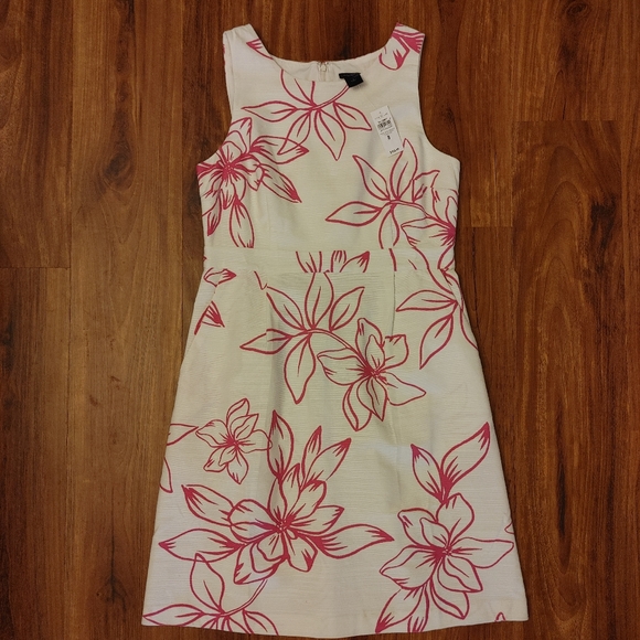 Ann Taylor Dresses & Skirts - NWT Ann Taylor floral pocket dress